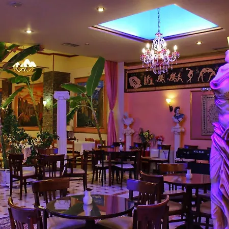 Kosta Famissi Ξενοδοχείο 4*